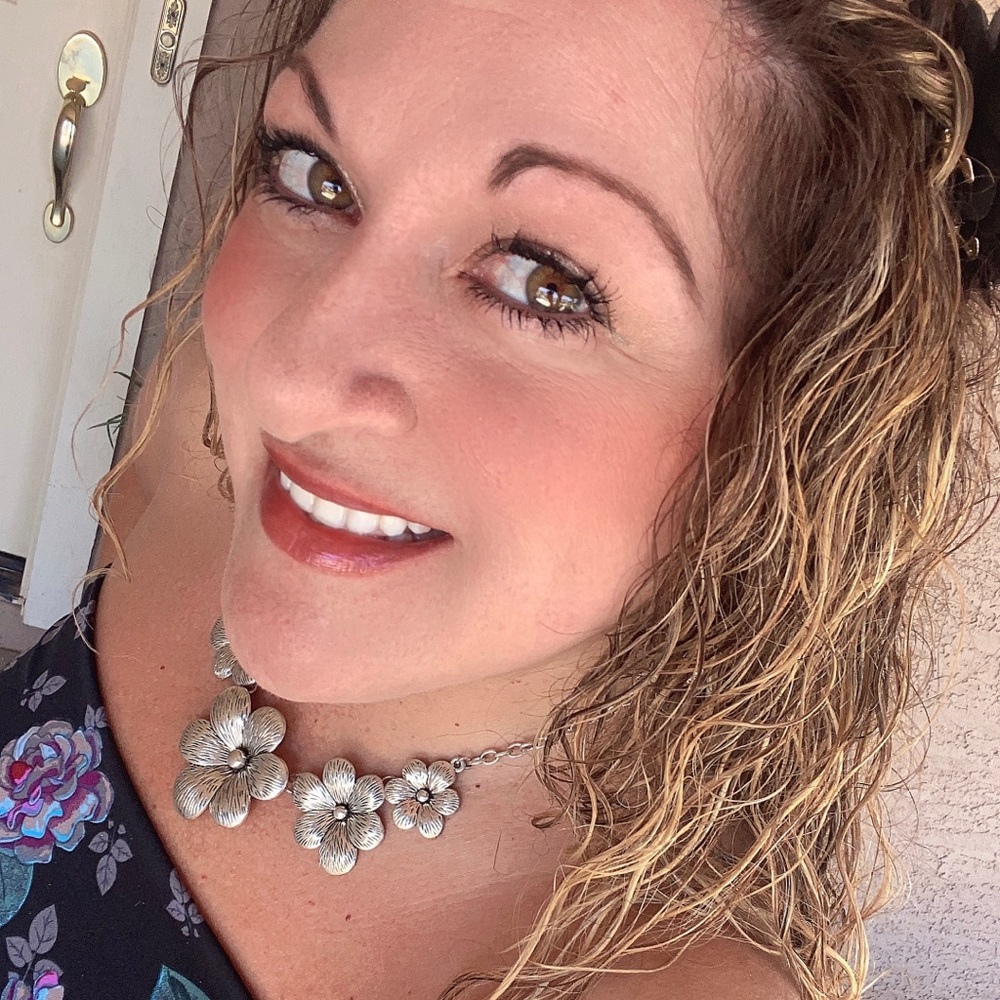 Meet your Posher, Cynthia